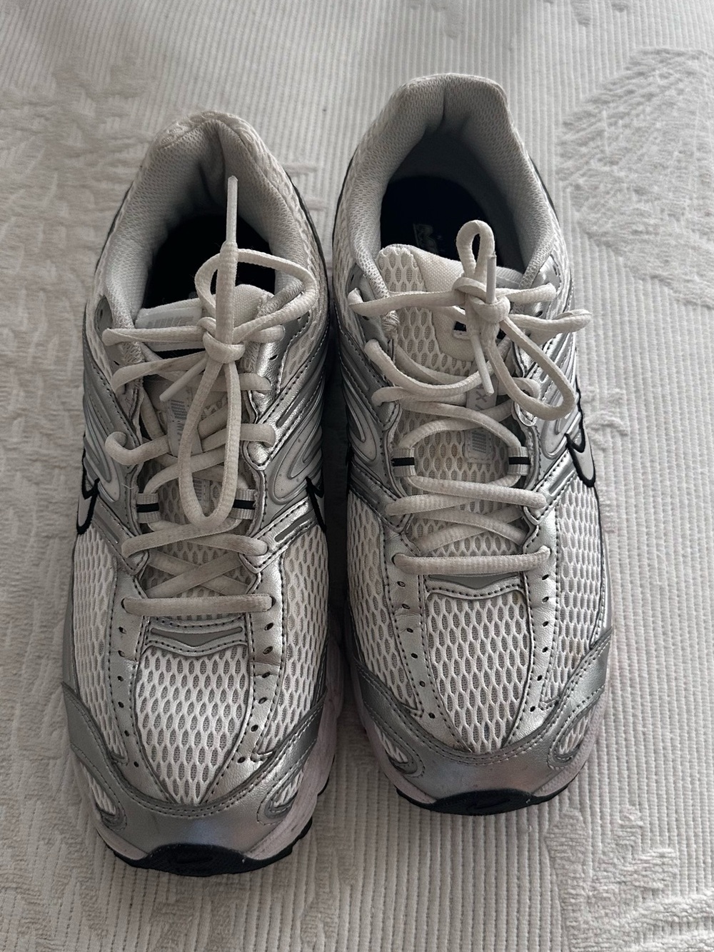 Nike Air Max Moto 2K Women’s Size 9.5 White Metallic Silver Sneakers